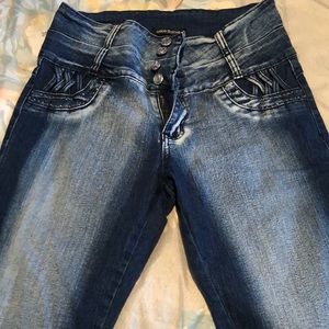 Gogo Columbian jeans booty lifting!